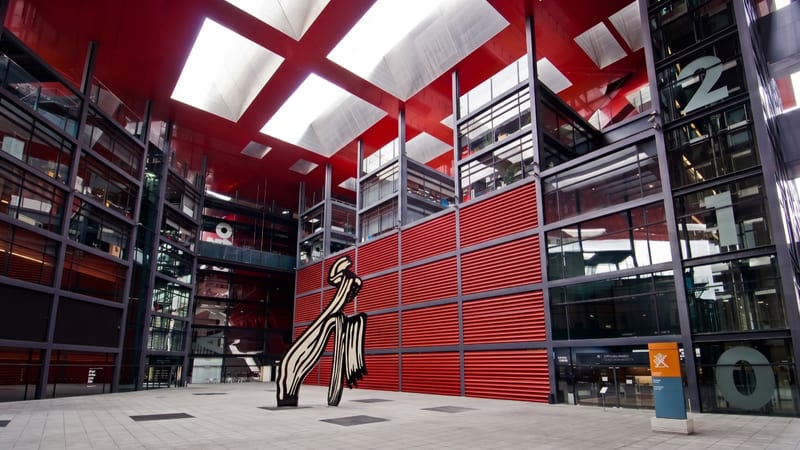 La entrada acristalada del Museo Reina Sofia de Madrid