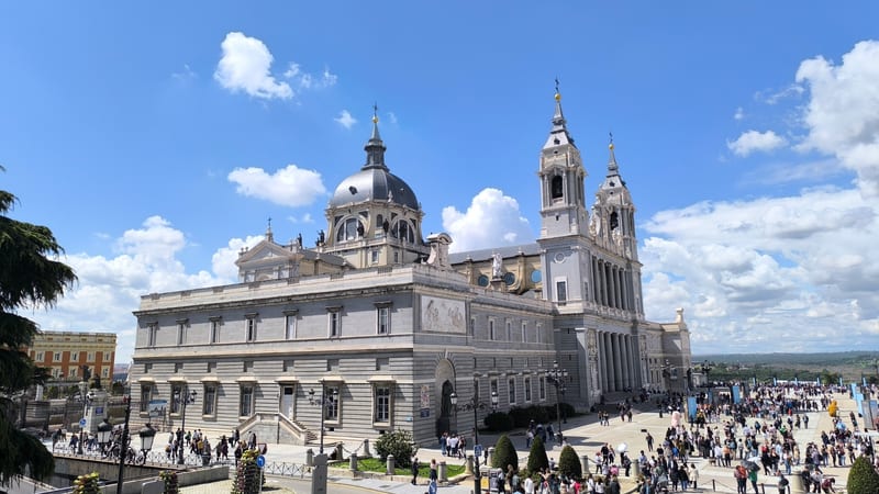 La Catedral de la Almudena y el Palacio Real de Madrid